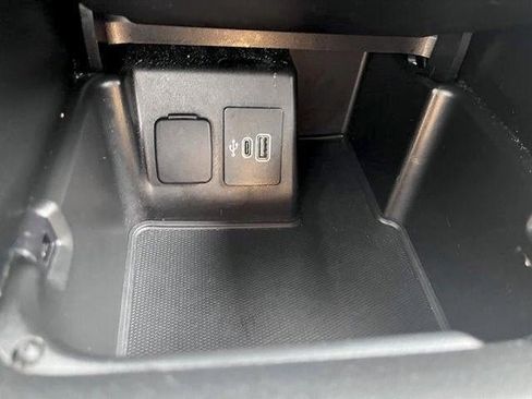 Used 2025 Ford Explorer ST-Line w/ ST-Line Street Pack AWD/4WD image 10
