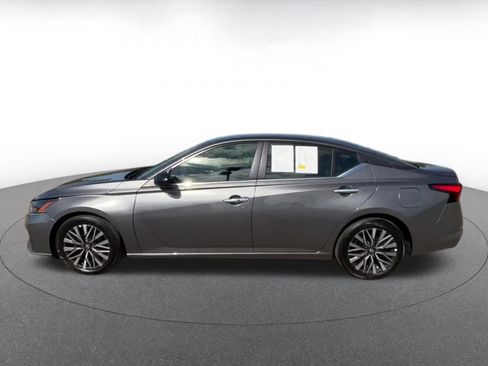 Used 2025 Nissan Altima 2.5 SV FWD image 9