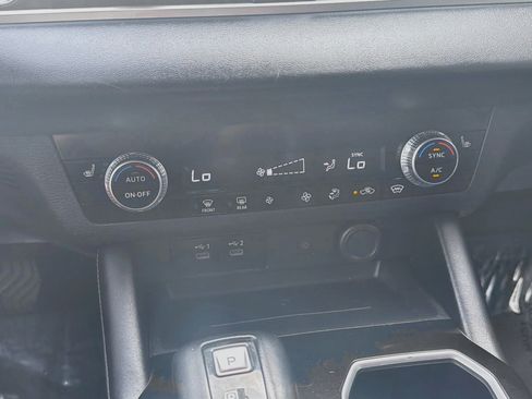 Used 2025 Mitsubishi Outlander SE AWD/4WD image 24