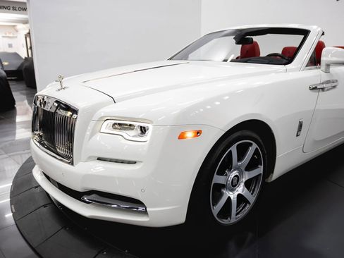 Used 2017 Rolls-Royce Dawn RWD image 24