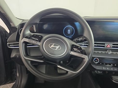 Used 2024 Hyundai Elantra SEL FWD image 11