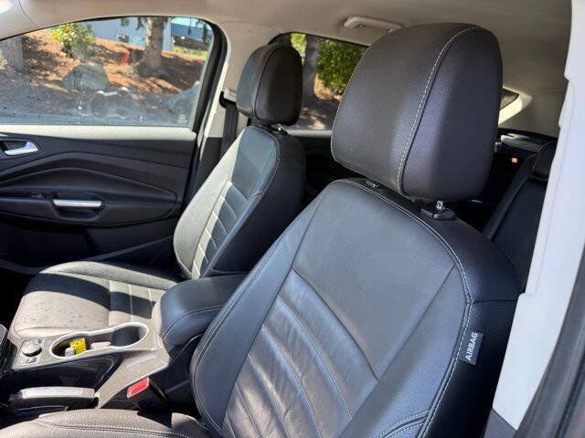 Used 2016 Ford Escape Titanium w/ Equipment Group 301A AWD/4WD image 12