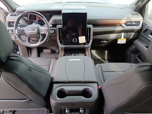 New 2026 GMC Yukon Denali w/ Denali Reserve Package AWD/4WD image 9
