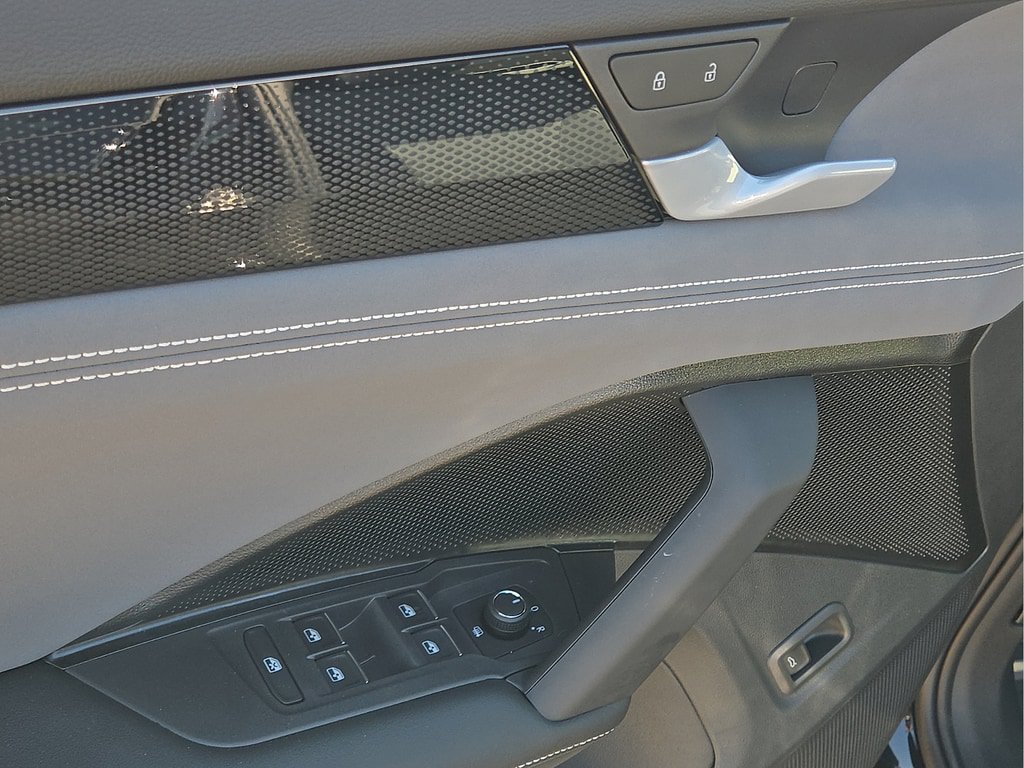 New 2026 Volkswagen Tiguan SE R-Line FWD image 17