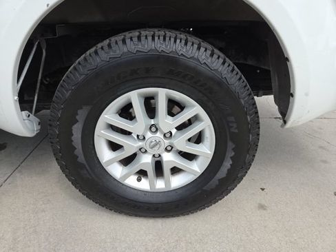Used 2017 Nissan Frontier SV w/ SV Value Truck Package RWD image 11