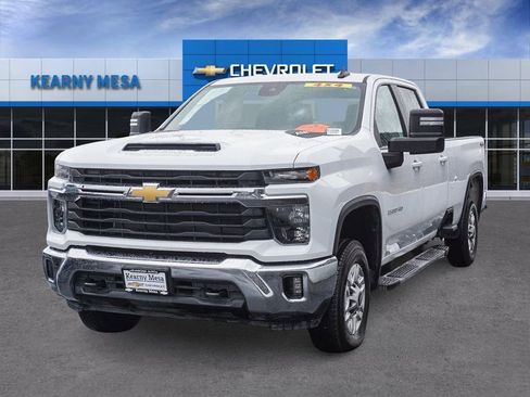 Used 2025 Chevrolet Silverado 2500 LT w/ Convenience Package AWD/4WD image 3