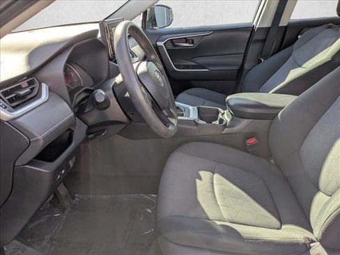 Used 2021 Toyota RAV4 XLE image 10