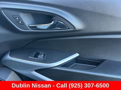 Used 2025 Chevrolet Trax RS FWD image 22