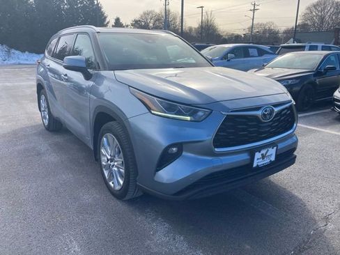 Used 2022 Toyota Highlander Limited image 12