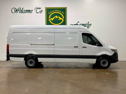 Used 2023 Mercedes-Benz Sprinter 2500 w/ Acoustic Package image 8