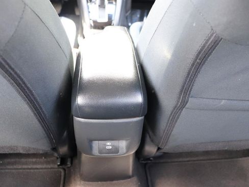 Used 2025 Nissan Versa SV FWD image 20