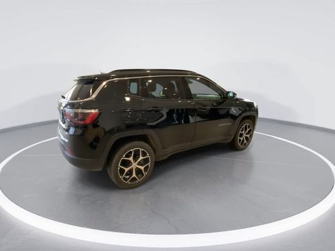 Used 2024 Jeep Compass Latitude AWD/4WD image 8