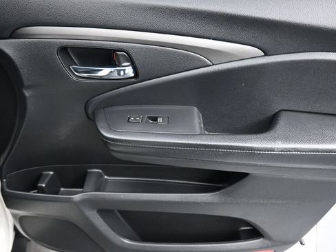 Used 2019 Honda Pilot LX image 48
