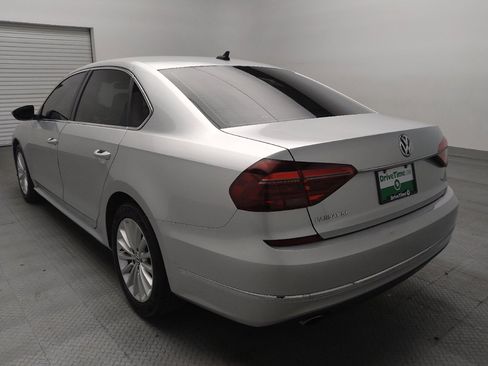 Used 2017 Volkswagen Passat 1.8T SE w/ SE Lighting Package FWD image 5