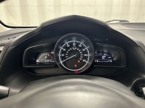 Used 2018 MAZDA MAZDA3 Touring image 13