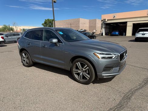 Used 2021 Volvo XC60 T5 Momentum FWD image 3