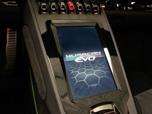 Used 2024 Lamborghini Huracan EVO image 20