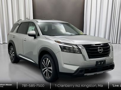 New 2025 Nissan Pathfinder Platinum w/ Cargo Package