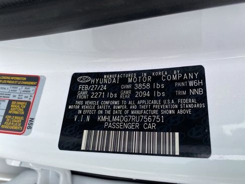 Certified 2024 Hyundai Elantra SEL FWD image 24