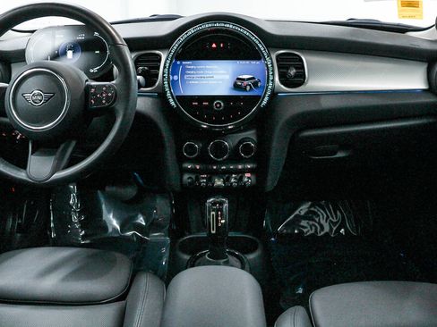 Certified 2024 MINI Cooper SE image 13