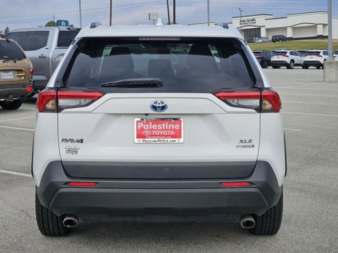Used 2022 Toyota RAV4 XLE image 5