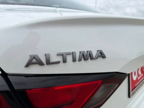 Used 2025 Nissan Altima 2.5 SV FWD image 29