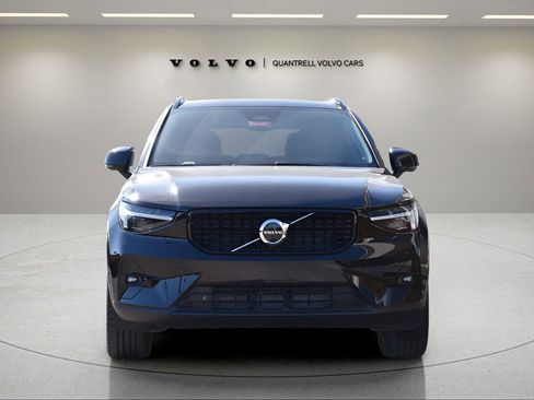 Certified 2025 Volvo XC40 B5 Plus w/ Protection Package Premier image 8