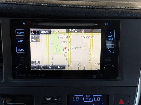Used 2017 Toyota Sienna XLE Premium FWD image 11