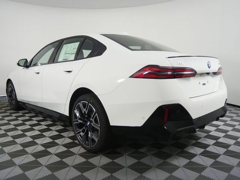 New 2026 BMW i5 eDrive40 w/ M Sport Package image 5