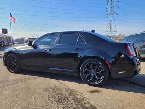 Used 2019 Chrysler 300 Touring w/ Sport Appearance Package RWD image 20