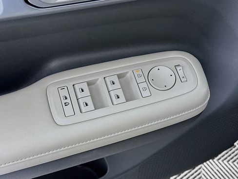 Used 2025 Hyundai Santa Fe SEL FWD image 15