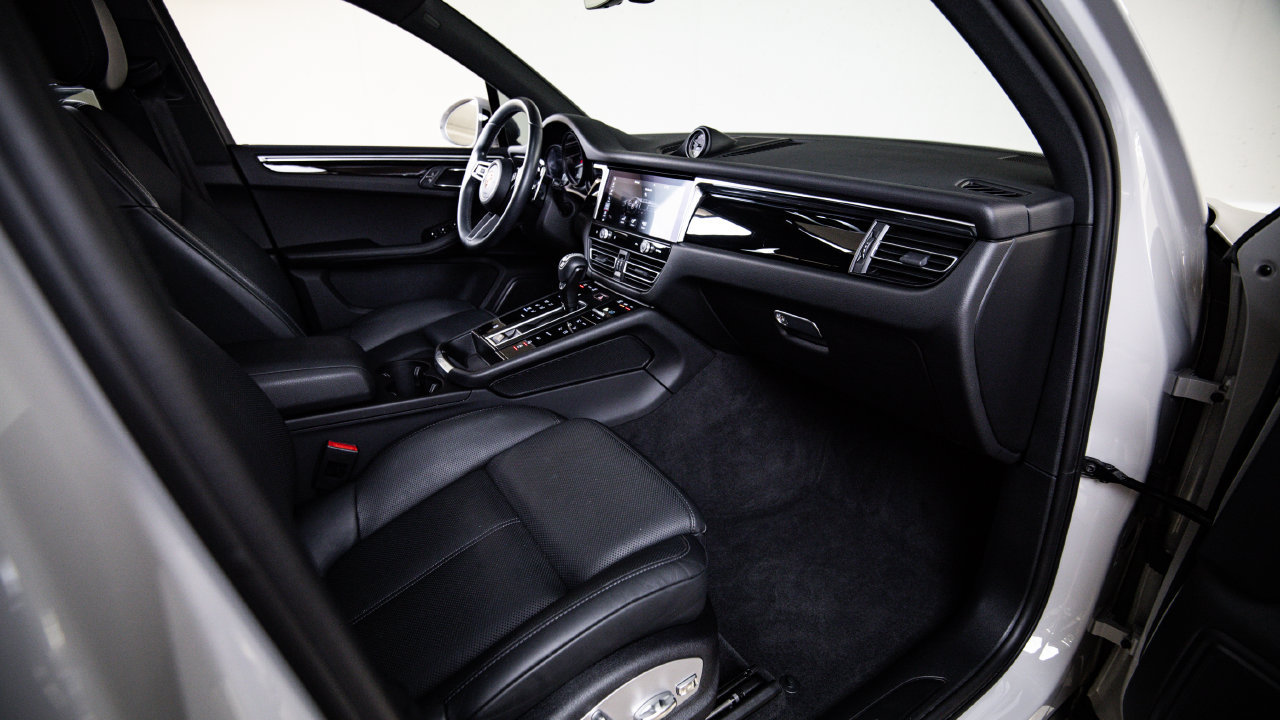 Certified 2023 Porsche Macan AWD/4WD image 28