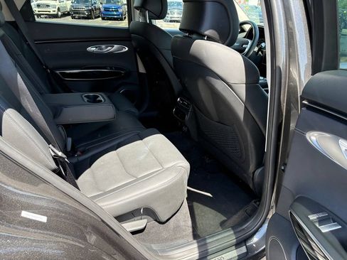 Used 2025 Genesis GV70 2.5T AWD/4WD image 12