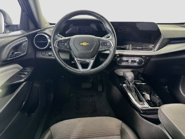 Used 2025 Chevrolet Trax LT w/ LT Convenience Package FWD image 21