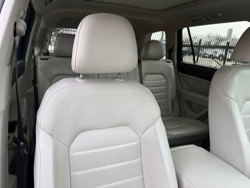 Used 2019 Volkswagen Atlas SEL Premium image 9