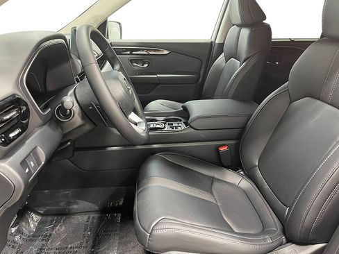 New 2025 Honda Pilot Touring image 13