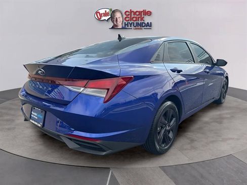 Used 2023 Hyundai Elantra SEL w/ Cargo Package image 5