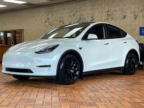 Used 2023 Tesla Model Y Long Range AWD/4WD image 4