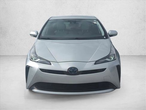 Used 2021 Toyota Prius XLE image 2