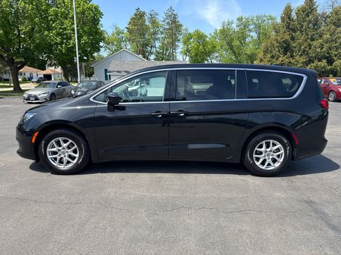 Used 2021 Chrysler Voyager LX FWD image 6