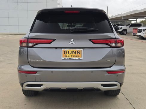 Used 2022 Mitsubishi Outlander SE image 6