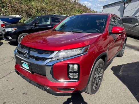 Used 2021 Mitsubishi Outlander Sport SE image 1