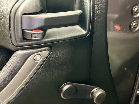 Used 2018 Jeep Wrangler Sport image 16