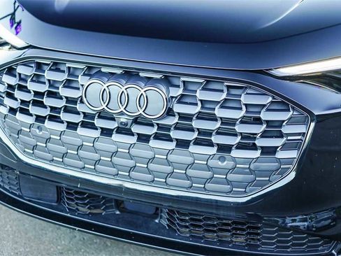 New 2025 Audi Q5 Prestige image 8