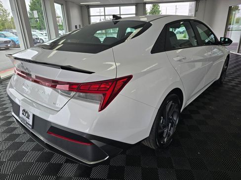 Used 2025 Hyundai Elantra SEL FWD image 5