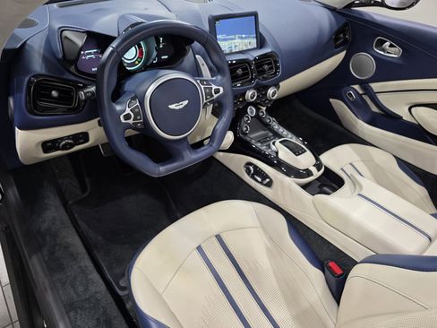 Used 2022 Aston Martin V8 Vantage Roadster image 3