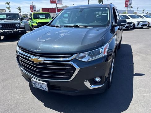 Used 2021 Chevrolet Traverse LT FWD image 3