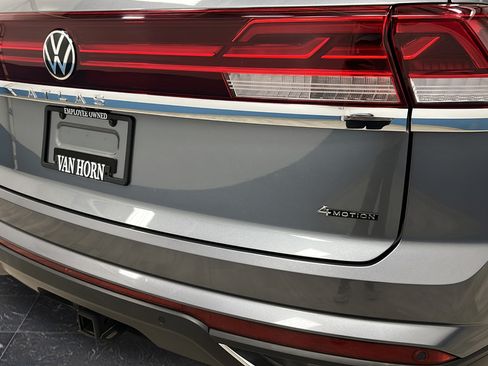 Used 2024 Volkswagen Atlas Cross Sport SE w/ Black Wheel Package AWD/4WD image 35