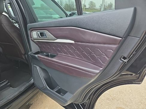 Used 2025 Ford Explorer Platinum w/ LUX Leather Package AWD/4WD image 74