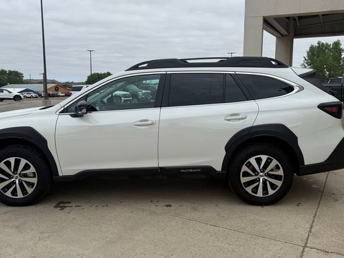 Used 2025 Subaru Outback Premium AWD/4WD image 9